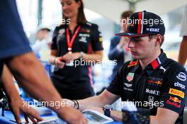 Max Verstappen (NLD) Red Bull Racing signs autographs for the fans. 10.10.2019. Formula 1 World Championship, Rd 17, Japanese Grand Prix, Suzuka, Japan, Preparation Day.