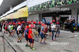 Young fans with Williams Racing. 10.10.2019. Formula 1 World Championship, Rd 17, Japanese Grand Prix, Suzuka, Japan, Preparation Day.
