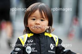Paddock atmosphere - young Renault F1 Team fan. 10.10.2019. Formula 1 World Championship, Rd 17, Japanese Grand Prix, Suzuka, Japan, Preparation Day.