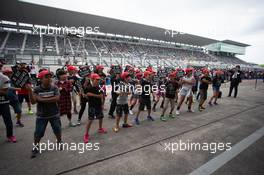 Circuit atmosphere - young Williams Racing fans. 10.10.2019. Formula 1 World Championship, Rd 17, Japanese Grand Prix, Suzuka, Japan, Preparation Day.