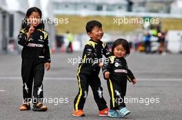 Paddock atmosphere - young Renault F1 Team fans. 10.10.2019. Formula 1 World Championship, Rd 17, Japanese Grand Prix, Suzuka, Japan, Preparation Day.