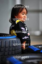 Young Renault F1 Team fan. 10.10.2019. Formula 1 World Championship, Rd 17, Japanese Grand Prix, Suzuka, Japan, Preparation Day.