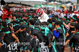 Circuit atmosphere - Young Mercedes AMG F1 fans dance in the pit lane. 10.10.2019. Formula 1 World Championship, Rd 17, Japanese Grand Prix, Suzuka, Japan, Preparation Day.