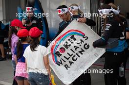 Williams Racing with young fans. 10.10.2019. Formula 1 World Championship, Rd 17, Japanese Grand Prix, Suzuka, Japan, Preparation Day.