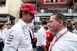 (L to R): Toto Wolff (GER) Mercedes AMG F1 Shareholder and Executive Director with Jos Verstappen (NLD) on the grid. 26.05.2019. Formula 1 World Championship, Rd 6, Monaco Grand Prix, Monte Carlo, Monaco, Race Day.