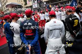 The drivers pay tribute to Niki Lauda on the grid. 26.05.2019. Formula 1 World Championship, Rd 6, Monaco Grand Prix, Monte Carlo, Monaco, Race Day.