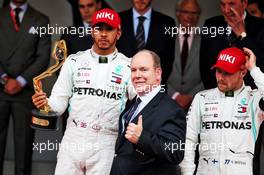 (L to R): race winner Lewis Hamilton (GBR) Mercedes AMG F1 celebrates on the podium with HSH Prince Albert of Monaco (MON) and third placed team mate Valtteri Bottas (FIN) Mercedes AMG F1. 26.05.2019. Formula 1 World Championship, Rd 6, Monaco Grand Prix, Monte Carlo, Monaco, Race Day.