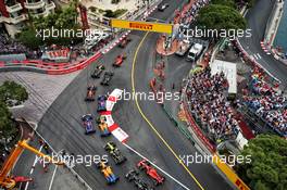 Lewis Hamilton (GBR) Mercedes AMG F1 W10 leads at the start of the race. 26.05.2019. Formula 1 World Championship, Rd 6, Monaco Grand Prix, Monte Carlo, Monaco, Race Day.
