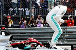 Lewis Hamilton (GBR) Mercedes AMG F1 W10 celebrates his pole position in qualifying parc ferme. 25.05.2019. Formula 1 World Championship, Rd 6, Monaco Grand Prix, Monte Carlo, Monaco, Qualifying Day.