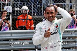 Lewis Hamilton (GBR) Mercedes AMG F1 celebrates in qualifying parc ferme. 25.05.2019. Formula 1 World Championship, Rd 6, Monaco Grand Prix, Monte Carlo, Monaco, Qualifying Day.