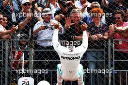 Lewis Hamilton (GBR) Mercedes AMG F1 celebrates in qualifying parc ferme. 25.05.2019. Formula 1 World Championship, Rd 6, Monaco Grand Prix, Monte Carlo, Monaco, Qualifying Day.