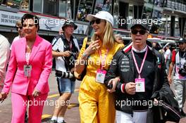 (L to R): Kris Jenner (USA); Dee Hilfiger (USA); Tommy Hilfiger (USA). 26.05.2019. Formula 1 World Championship, Rd 6, Monaco Grand Prix, Monte Carlo, Monaco, Race Day.