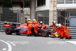 Max Verstappen (NLD) Red Bull Racing RB15 is pushed back onto the circuit by mashals. 23.05.2019. Formula 1 World Championship, Rd 6, Monaco Grand Prix, Monte Carlo, Monaco, Practice Day.