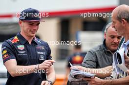Max Verstappen (NLD) Red Bull Racing signs autographs for the fans. 22.05.2019. Formula 1 World Championship, Rd 6, Monaco Grand Prix, Monte Carlo, Monaco, Preparation Day.