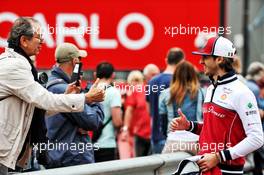 Antonio Giovinazzi (ITA) Alfa Romeo Racing with fans. 22.05.2019. Formula 1 World Championship, Rd 6, Monaco Grand Prix, Monte Carlo, Monaco, Preparation Day.