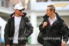 Valtteri Bottas (FIN) Mercedes AMG F1 with Antti Vierula (FIN) Personal Trainer. 25.10.2019. Formula 1 World Championship, Rd 18, Mexican Grand Prix, Mexico City, Mexico, Practice Day.
