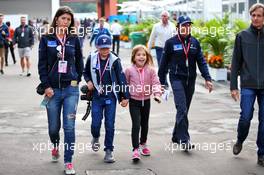 Emerson Fittipaldi (BRA) with his wife Rossana Fanucchi (BRA), son Emerson (BRA) and daughter Vittoria Emerson Fittipaldi (BRA). 25.10.2019. Formula 1 World Championship, Rd 18, Mexican Grand Prix, Mexico City, Mexico, Practice Day.