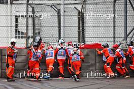 Marshals repair the barrier in the first practice session. 25.10.2019. Formula 1 World Championship, Rd 18, Mexican Grand Prix, Mexico City, Mexico, Practice Day.