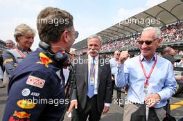 (L to R): Christian Horner (GBR) Red Bull Racing Team Principal with Chase Carey (USA) Formula One Group Chairman and Greg Maffei (USA) Liberty Media Corporation President and Chief Executive Officer on the grid. 27.10.2019. Formula 1 World Championship, Rd 18, Mexican Grand Prix, Mexico City, Mexico, Race Day.