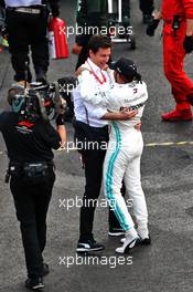 Race winner Lewis Hamilton (GBR) Mercedes AMG F1 celebrates with Toto Wolff (GER) Mercedes AMG F1 Shareholder and Executive Director in parc ferme. 27.10.2019. Formula 1 World Championship, Rd 18, Mexican Grand Prix, Mexico City, Mexico, Race Day.