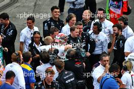Race winner Lewis Hamilton (GBR) Mercedes AMG F1 celebrates with the team in parc ferme. 27.10.2019. Formula 1 World Championship, Rd 18, Mexican Grand Prix, Mexico City, Mexico, Race Day.