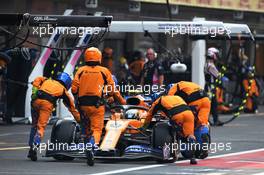 Lando Norris (GBR) McLaren MCL34 is pushed down by mechanics during the race. 27.10.2019. Formula 1 World Championship, Rd 18, Mexican Grand Prix, Mexico City, Mexico, Race Day.