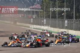 Alexander Albon (THA) Red Bull Racing RB15 and Carlos Sainz Jr (ESP) McLaren MCL34 at the start of the race. 27.10.2019. Formula 1 World Championship, Rd 18, Mexican Grand Prix, Mexico City, Mexico, Race Day.