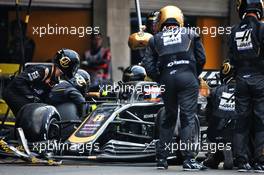 Romain Grosjean (FRA) Haas F1 Team VF-19 makes a pit stop. 27.10.2019. Formula 1 World Championship, Rd 18, Mexican Grand Prix, Mexico City, Mexico, Race Day.