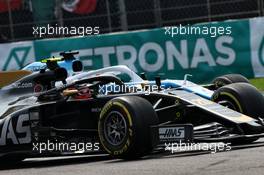 Kevin Magnussen (DEN) Haas VF-19 and George Russell (GBR) Williams Racing FW42. 27.10.2019. Formula 1 World Championship, Rd 18, Mexican Grand Prix, Mexico City, Mexico, Race Day.