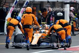 Lando Norris (GBR), McLaren F1 Team during pitstop  27.10.2019. Formula 1 World Championship, Rd 18, Mexican Grand Prix, Mexico City, Mexico, Race Day.