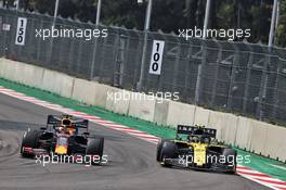 (L to R): Max Verstappen (NLD) Red Bull Racing RB15 and Nico Hulkenberg (GER) Renault F1 Team RS19 battle for position. 27.10.2019. Formula 1 World Championship, Rd 18, Mexican Grand Prix, Mexico City, Mexico, Race Day.