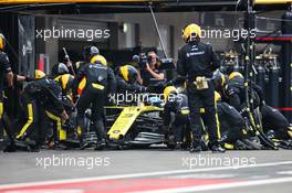 Daniel Ricciardo (AUS) Renault F1 Team RS19 makes a pit stop. 27.10.2019. Formula 1 World Championship, Rd 18, Mexican Grand Prix, Mexico City, Mexico, Race Day.