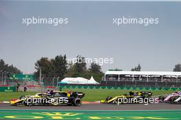 Daniel Ricciardo (AUS) Renault F1 Team RS19 at the start of the race. 27.10.2019. Formula 1 World Championship, Rd 18, Mexican Grand Prix, Mexico City, Mexico, Race Day.