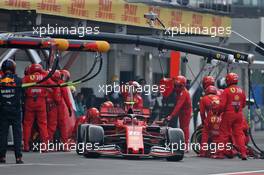 Charles Leclerc (MON) Ferrari SF90 makes a pit stop. 27.10.2019. Formula 1 World Championship, Rd 18, Mexican Grand Prix, Mexico City, Mexico, Race Day.