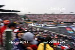 Nico Hulkenberg (GER) Renault F1 Team RS19 leads George Russell (GBR) Williams Racing FW42. 27.10.2019. Formula 1 World Championship, Rd 18, Mexican Grand Prix, Mexico City, Mexico, Race Day.