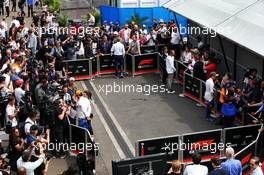 Carlos Sainz Jr (ESP) McLaren, Lando Norris (GBR) McLaren, and Lewis Hamilton (GBR) Mercedes AMG F1, with the media. 26.10.2019. Formula 1 World Championship, Rd 18, Mexican Grand Prix, Mexico City, Mexico, Qualifying Day.