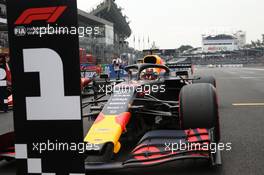 Pole Position for Max Verstappen (NLD) Red Bull Racing RB15.  26.10.2019. Formula 1 World Championship, Rd 18, Mexican Grand Prix, Mexico City, Mexico, Qualifying Day.