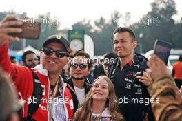 Alexander Albon (THA) Red Bull Racing with fans.                                27.10.2019. Formula 1 World Championship, Rd 18, Mexican Grand Prix, Mexico City, Mexico, Race Day.