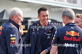 (L to R): Dr Helmut Marko (AUT) Red Bull Motorsport Consultant; Alexander Albon (THA) Red Bull Racing; Paul Monaghan (GBR) Red Bull Racing Chief Engineer. 27.10.2019. Formula 1 World Championship, Rd 18, Mexican Grand Prix, Mexico City, Mexico, Race Day.