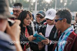 Valtteri Bottas (FIN) Mercedes AMG F1 signs autographs for the fans. 27.10.2019. Formula 1 World Championship, Rd 18, Mexican Grand Prix, Mexico City, Mexico, Race Day.