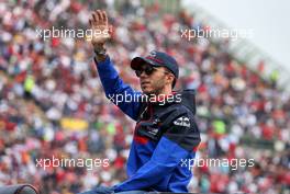 Pierre Gasly (FRA) Scuderia Toro Rosso on the drivers parade. 27.10.2019. Formula 1 World Championship, Rd 18, Mexican Grand Prix, Mexico City, Mexico, Race Day.