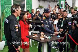 Max Verstappen (NLD) Red Bull Racing with DJ Tiesto (NLD). 27.10.2019. Formula 1 World Championship, Rd 18, Mexican Grand Prix, Mexico City, Mexico, Race Day.