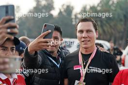 DJ Tiesto (NLD) with fans. 27.10.2019. Formula 1 World Championship, Rd 18, Mexican Grand Prix, Mexico City, Mexico, Race Day.