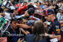 Max Verstappen (NLD) Red Bull Racing signs autographs for the fans.                                24.10.2019. Formula 1 World Championship, Rd 18, Mexican Grand Prix, Mexico City, Mexico, Preparation Day.