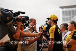 Daniel Ricciardo (AUS) Renault F1 Team with the media.                                24.10.2019. Formula 1 World Championship, Rd 18, Mexican Grand Prix, Mexico City, Mexico, Preparation Day.