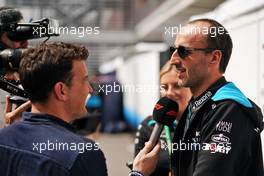 Robert Kubica (POL) Williams Racing with Will Buxton (GBR) F1 Digital Presenter.                                24.10.2019. Formula 1 World Championship, Rd 18, Mexican Grand Prix, Mexico City, Mexico, Preparation Day.
