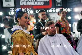 Paddock atmosphere - barbershop.      24.10.2019. Formula 1 World Championship, Rd 18, Mexican Grand Prix, Mexico City, Mexico, Preparation Day.