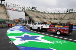 Circuit atmosphere - trackside preparations. 24.10.2019. Formula 1 World Championship, Rd 18, Mexican Grand Prix, Mexico City, Mexico, Preparation Day.