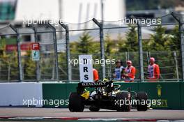 Daniel Ricciardo (AUS) Renault F1 Team RS19 spun in the first practice session. 27.09.2019. Formula 1 World Championship, Rd 16, Russian Grand Prix, Sochi Autodrom, Sochi, Russia, Practice Day.