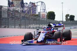 Daniil Kvyat (RUS) Scuderia Toro Rosso STR14 stopped in the first practice session. 27.09.2019. Formula 1 World Championship, Rd 16, Russian Grand Prix, Sochi Autodrom, Sochi, Russia, Practice Day.
